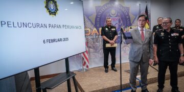 AZAM Baki melancarkan Stategi Pembanterasan Rasuah Nasional (NACS) di Ibu Pejabat SPRM di Putrajaya. - UTUSAN/FAIZ ALIF ZUBIR