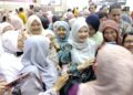 FADHLINA Sidek beramah mesra dengan kakitangan awam yang hadir dalam program INTAN Minister's Conversation (IMC) di Institut Tadbiran Awam Negara (INTAN) Wilayah Selatan,  Kluang.