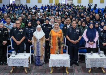 Turut hadir Ahli Parlimen Bandar Tun Razak Datuk Seri Dr Wan Azizah Wan Ismail, Pengarah Jabatan Pencegahan Jenayah dan Keselamatan Komuniti (JPJKK) Bukit Aman Datuk Wan Hassan Wan Ahmad dan Ketua Polis Kuala Lumpur Datuk Rusdi Mohd Isa. / M.FIRDAUS M.JOHARI