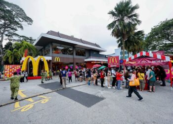 MAJLIS Rumah Terbuka Tahun Baru Cina McDonalds, di McDonalds Bandar Sri Damansara, di sini hari ini. Foto: SHIDDIEQIIN ZON