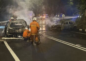 SEBUAH Perodua Alza dan sebuah Mercedes A250 Sport rentung dalam satu kebakaran selepas bertembung dalam kemalangan jalan raya di Jalan Tun Sardon, Balik Pulau, Pulau Pinang awal pagi tadi