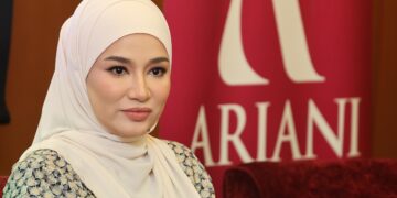 DATIN Seri Farah Haryani Muhammad Philip dalam sidang media Hikayat Ariani Karya Seindah Busana 2025 di Pusat Konvensyen Kuala Lumpur hari ini. - UTUSAN/AMIR KHALID