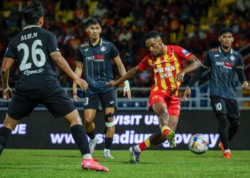 ALVIN Fortes meledak dua gol ketika Selangor menumpskan PDRM 3-2 dalam aksi final pertama Piala Cabaran di Stadium MBPJ.