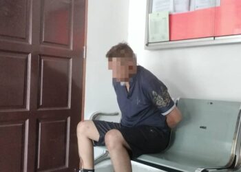 SUSPEK dibawa ke Mahkamah Majistret Batu Pahat untuk mendapatkan perintah tahanan reman hari ini.