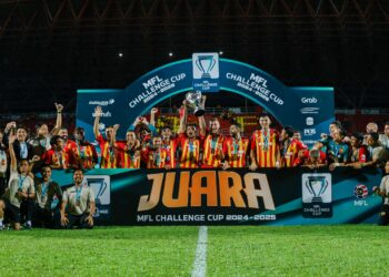 Pemain-pemain Selangor meraikan kemenangan pada perlawanan akhir kedua Piala Cabaran 2025 menentang PDRM, di Stadium Majlis Bandaraya Petaling Jaya, di sini hari ini. Gambar: SHIDDIEQIIN ZON