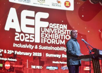 ZAMBRY ketika berucap di Pameran dan Forum Universiti ASEAN 2025 (AEF2025) di sini, hari ini - UTUSAN/M. FIRDAUS M. JOHARI