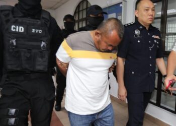 ZURAIDI Zakaria didakwa atas  pertuduhan membunuh ibu mentuanya di Mahkamah  Majistret Johor Bahru.