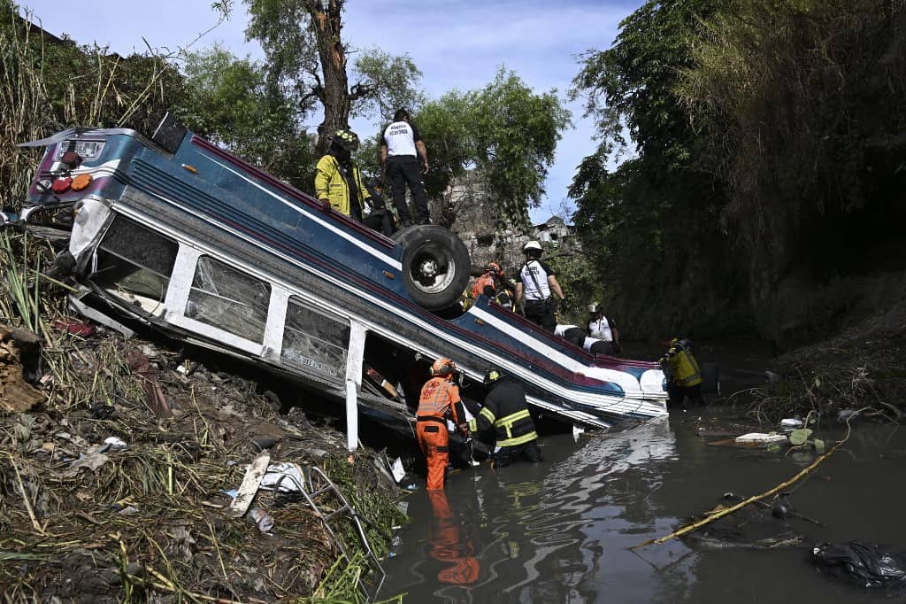 51 maut, bas terjunam dalam gaung di Guatemala