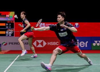 Goh Soon Huat-Shevon Jemie Lai turut tewas kepada lawan dari Indonesia dalam Kejohanan Badminton Berpasukan Campuran Asia 2025 di Qingdao, semalam. - UTUSAN/SHIDDIEQIIN ZON