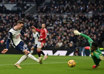 Pemain Tottenham Hotspur, James Maddison menjaringkan gol tunggal menentang Manchester United dalam aksi Liga Perdana Inggeris di London hari ini. - AFP