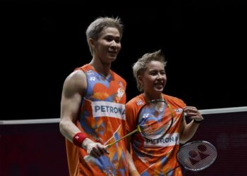 Pasangan beregu campuran negara, Chen Tang Jie-Toh Ee Wei, bakal berdepan ujian getir di Kejohanan Badminton All England  dengan tekanan tinggi untuk melakar kemenangan.  - UTUSAN/SHIDDIEQIIN ZON