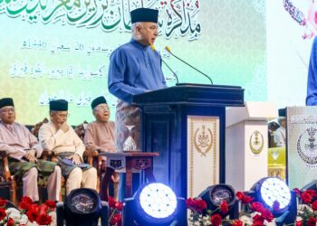 SULTAN Nazrin Muizzuddin Shah bertitah pada pada  Muzakarah Sultan Nazrin Muizzuddin Shah di Ipoh hari ini. - UTUSAN/MUHAMAD NAZREEN SYAH MUSTHAFA