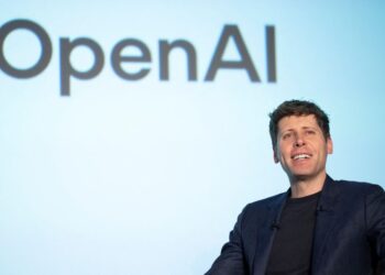 KETUA Pegawai Eksekutif OpenAI, Sam Altman sewaktu menghadiri sesi forum dengan Pengerusi kumpulan SoftBank, Masayoshi Son di Tokyo, pada 3 Februari lepas.- AFP