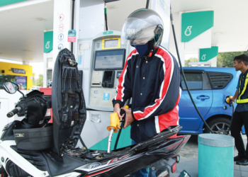 PETRONAS Dagangan mencapai jumlah jualan tahunan yang tinggi sepanjang masa sebanyak 16.8 bilion liter dalam tempoh 12 bulan.