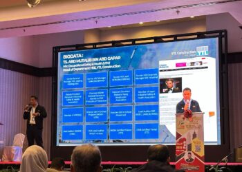 ABD. MUTALIB Abd. Gapar semasa sesi pembentangan Persidangan Perindustrian Malaysia Mengenai Keselamatan dan Kesihatan Pekerjaan 2025 (Malaysian Industrial Conference on OSH - MiCOSH 2025) di Bangi, Selangor, baru-baru ini.