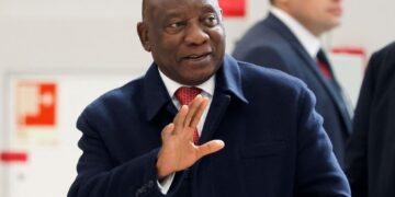 PRESIDEN Afrika Selatan, Cyril Ramaphosa tiba di sidang kemuncak BRICS di Kazan, pada 23 Oktober 2024.- AFP