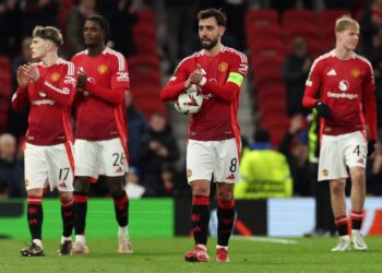 BRUNO Fernandes meledak hatrik ketika Manchester United menumpaskan Real Sociedad di Old Trafford dalam psuingan 16 Liga Europa.-AFP