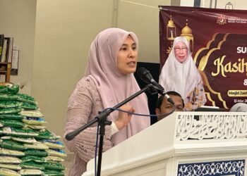 Nurul Izzah ketika berucap pada Majlis Sumbangan Kasih Ramadan di Desa Tun Razak.