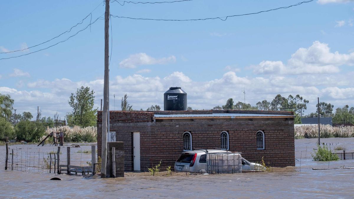 13 maut akibat hujan lebat, banjir di Argentina