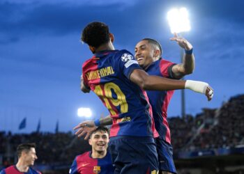 Lamine Yamal dan Raphinha menjadi watak penting membawa Barcelona mara ke suku akhir Liga Juara-Juara Eropah.-AFP