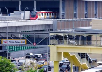 PENAMBAHAN pemilikan kenderaan diibaratkan sebagai  tanda hitam dalam radar alam sekitar negara apabila kadar pelepasan karbon turut semakin meningkat.