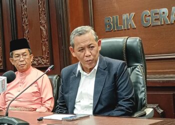 AMINUDDIN Harun pada sidang akhbar selepas mempengerusikan Mesyuarat Mingguan Exco di Wisma Negeri, Seremban hari ini. - UTUSAN /NUR SHARIEZA ISMAIL