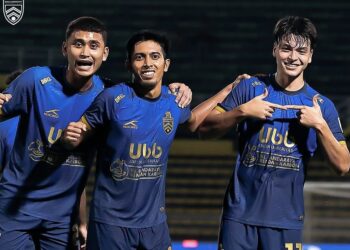 SEAN Gan Gianelli (kanan) meraikan gol jaringannya yang membawa kemenangan 3-2 ke atas KDA FC dalam aksi Liga Super di Stadium Darul Aman, malam tadi. - IHSAN KL CITY