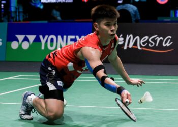 LEONG Jun Hao tewas kepada pemain Jepun, Kenta Nishimoto 21-17, 20-22, 22-20 pada aksi pusingan kedua Terbuka Switzerland 2025 di St. Jakobshalle, Basel, hari ini.