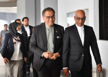 DZULKEFLY Ahmad hadir bagi kes saman terhadap Najib Tun Razak di Mahkamah Tinggi, Kuala Lumpur. - UTUSAN/SYAKIR RADIN