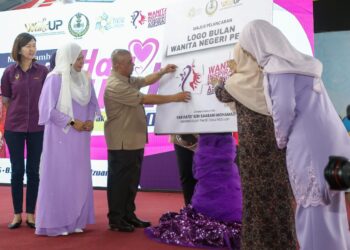 SAARANI Mohamad merasmikan Sambutan Hari Wanita Peringkat Negeri Perak 2025 di Laman Seri Ridzuan, Ipoh hari ini. - UTUSAN/MUHAMAD  NAZREEN SYAH MUSTHAFA