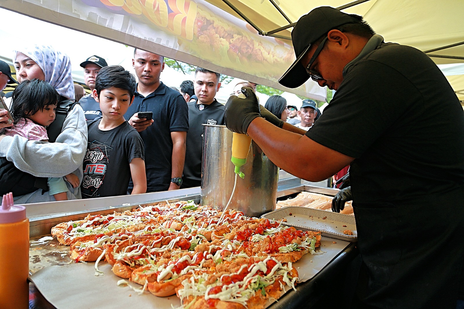 Roti john laris, 500 bungkus habis dalam masa tiga jam