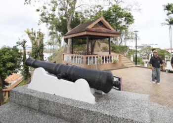 BUKIT Puteri berketinggian kira-kira 200 meter dari aras laut dan terletak berhampiran muara Sungai Terengganu menyimpan 1,001 kisah mitos, legenda, sejarah peradaban dan ketamadunan Terengganu. - UTUSAN/PUQTRA HAIRRY