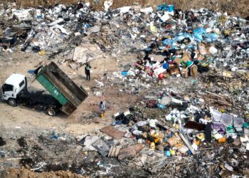 RAKYAT hendak tahu keberkesanan langkah-langkah penguatkuasaan terhadap isu tapak pelupusan sampah haram.