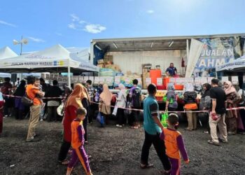 ORANG ramai tidak melepaskan peluang untuk membuat persiapan terakhir sebelum menyambut Ramadan esok dengan mengunjungi Program Jualan Rahmah Madani (PJRM) atau Jualan Bergerak Rahmah di Bertam, Kepala Batas, Pulau Pinang