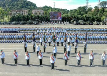 Hafizuddeain menghadiri Perbarisan Hari Tentera Darat Ke-92 di Dataran PTD Kem Perdana Sungai Besi,