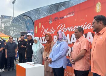 DARI kiri AHLI Parlimen Bandar Tun Razak, Datuk Seri Dr. Wan Azizah Wan Ismail, MENTERI di Jabatan Perdana Menteri (Wilayah Persekutuan), Dr. Zaliha Mustafa dan DATUK Bandar Kuala Lumpur, Datuk Seri Dr. Maimunah Mohd Sharif di Majlis Perasmian Bazar Ramadan dan Aidilfitri 2025