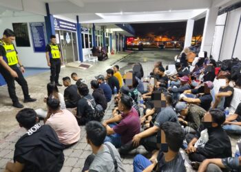 SERAMAI 34 lelaki dan 12 wanita warga Indonesia ditahan, dengan sebahagian mereka dipercayai menjadi mangsa penyeludupan migran.