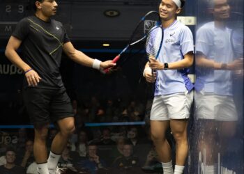 NG Eain Yow (kanan) sempat berinteraksi dengan Sanjay Jeeva sewaktu mereka bertembung sesama sendiri pada suku akhir Kejohanan Skuasy Terbuka New Zealand di Christchurch, New Zealand, hari ini. - Ihsan PSA Squash