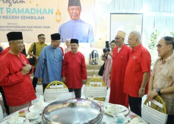 MUHYIDDIN Yassin hadir pada Majlis Berbuka Puasa Bersama Presiden Bersatu di Nilai, Seremban semalam - UTUSAN/MOHD. SHAHJEHAN MAAMIN.