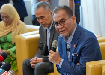 DZULKEFLY Ahmad ketika sidang media pada Majlis Pelancaran Hari Pembantu Perubatan Ke-14 Peringkat Kebangsaan Tahun 2025 di Auditorium Perdana, Hospital Tunku Azizah.  - UTUSAN/SADDAM YUSOFF