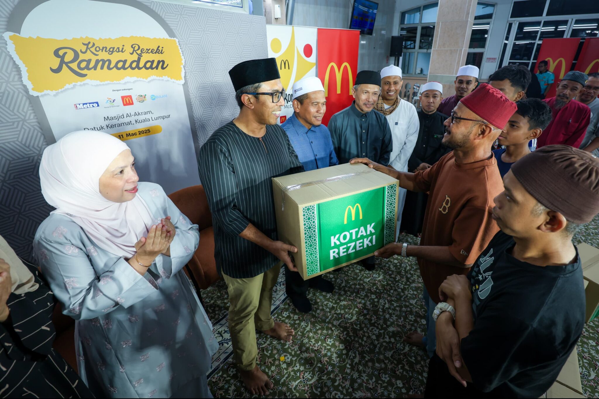 McDonald's Malaysia imarahkan lebih 400 masjid, surau melalui Program ...