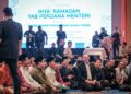 ANWAR Ibrahim ketika hadir majlis Ihya' Ramadan KPT di Putrajaya. - UTUSAN/FAIZ ALIF ZUBIR