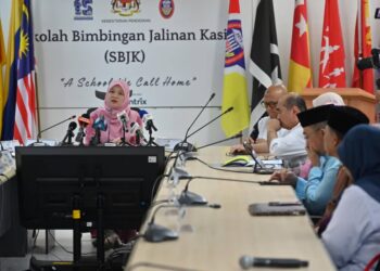 FADHLINA Sidek pada Sesi Libat Urus Media RUU Pendidikan (Pindaan) 2025 di Sekolah Bimbingan Jalinan Kasih, Kuala Lumpur hari ini.-UTUSAN/SYAKIR RADIN.