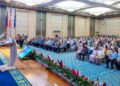 ANWAR Ibrahim ketika berucap pada Majlis Perhimpunan Bulanan Kementerian Kewa­ngan, Putrajaya, semalam. - UTUSAN/FISOL MUSTAFA