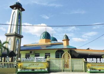 MASJID Al-Qadim yang terletak di Kampung Kuah menerima sumbangan daripada sebuah keluarga dari United Kingdom yang kehilangan anak mereka ketika bercuti di Langkawi.