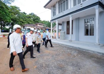 ONN Hafiz turun padang meninjau kemajuan projek RPJ yang lewat siap mengikut jadual.