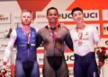 Muhammad Shah Firdaus Sahrom (tengah) bersama Sebastien Vigier dan Shinji Nakano selepas majlis penyampaian pingat Kejohanan Piala Negara-Negara UCI di Konya, Turkiye, semalam. - IHSAN MSN