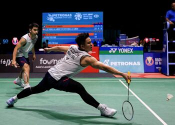 Goh Sze Fei-Nur Izzuddin Rumsani  bakal diuji pasangan Korea Selatan, Kim Gi Jung-Kim Sa Rang, dalam pusingan pembukaan Kejohanan Badminton Seluruh England, Selasa depan. - UTUSAN/SHIDDIEQIIN ZON