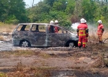 SEBUAH Toyota Estima yang digunakan sebagai van jenazah oleh Persatuan Kebajikan Pengurusan Jenazah Warga Terengganu (PJWT) terbakar di Tanah Perkuburan Islam Pulau Kerengga, Marang, Terengganu.