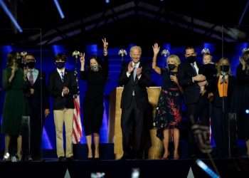 JOE BIDEN bersama ahli keluarganya meraikan kemenangan dalam Pilihan Raya Presiden Amerika Syarikat (AS) 2020 di Wilmington, Delaware pada 7 November tahun lalu. - AFP